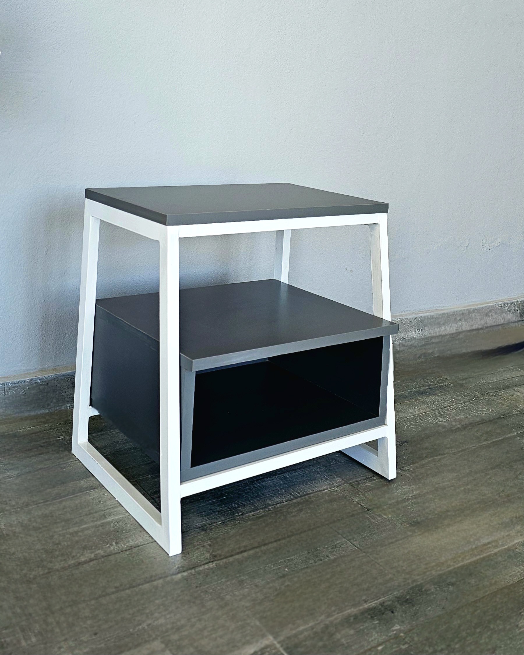 Table de Lit Moderne – Structure Métal Blanc & Bois Noir 