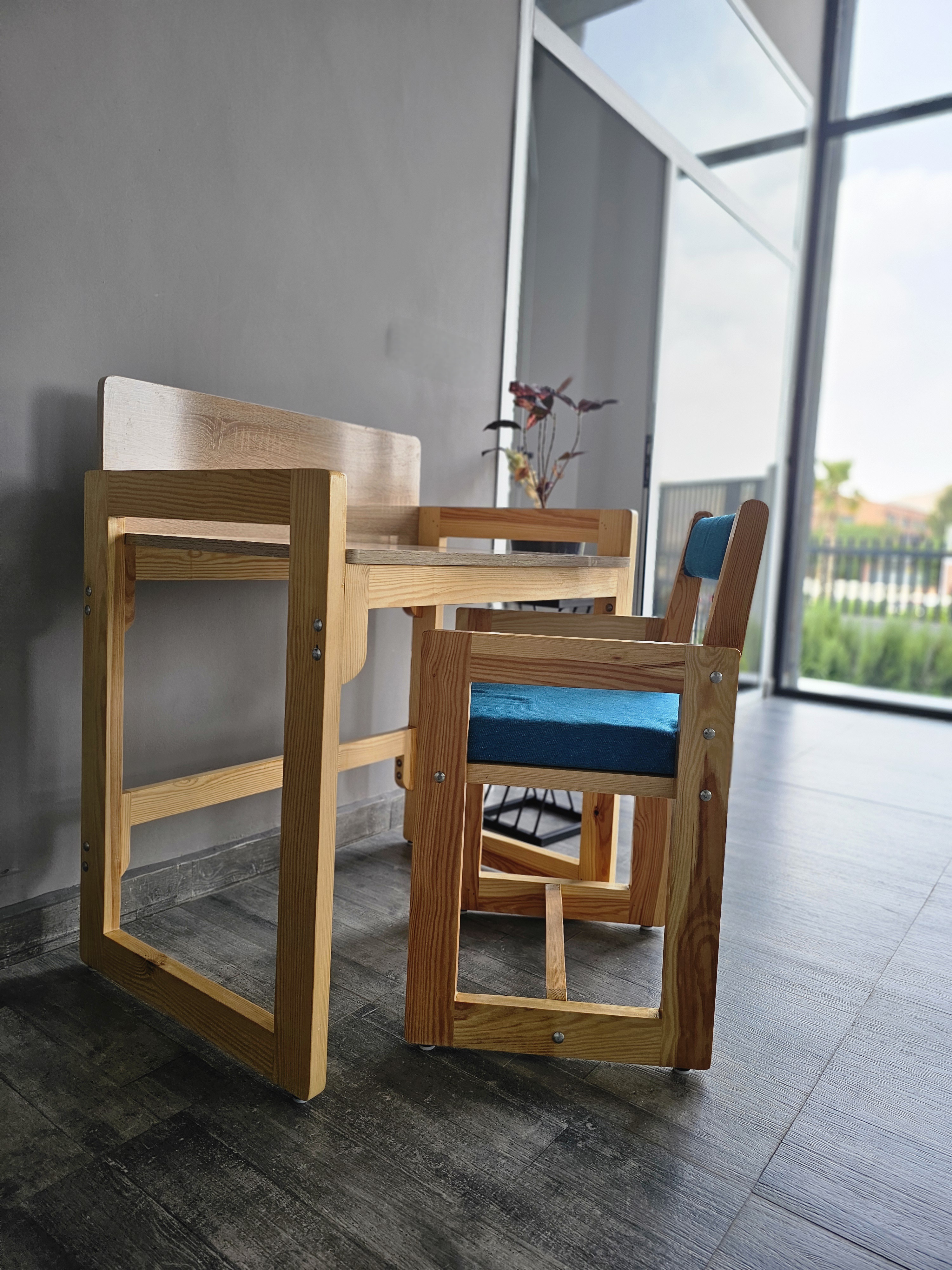 Bureau Enfant avec Rangement – Bois & Tiroirs Bleus 