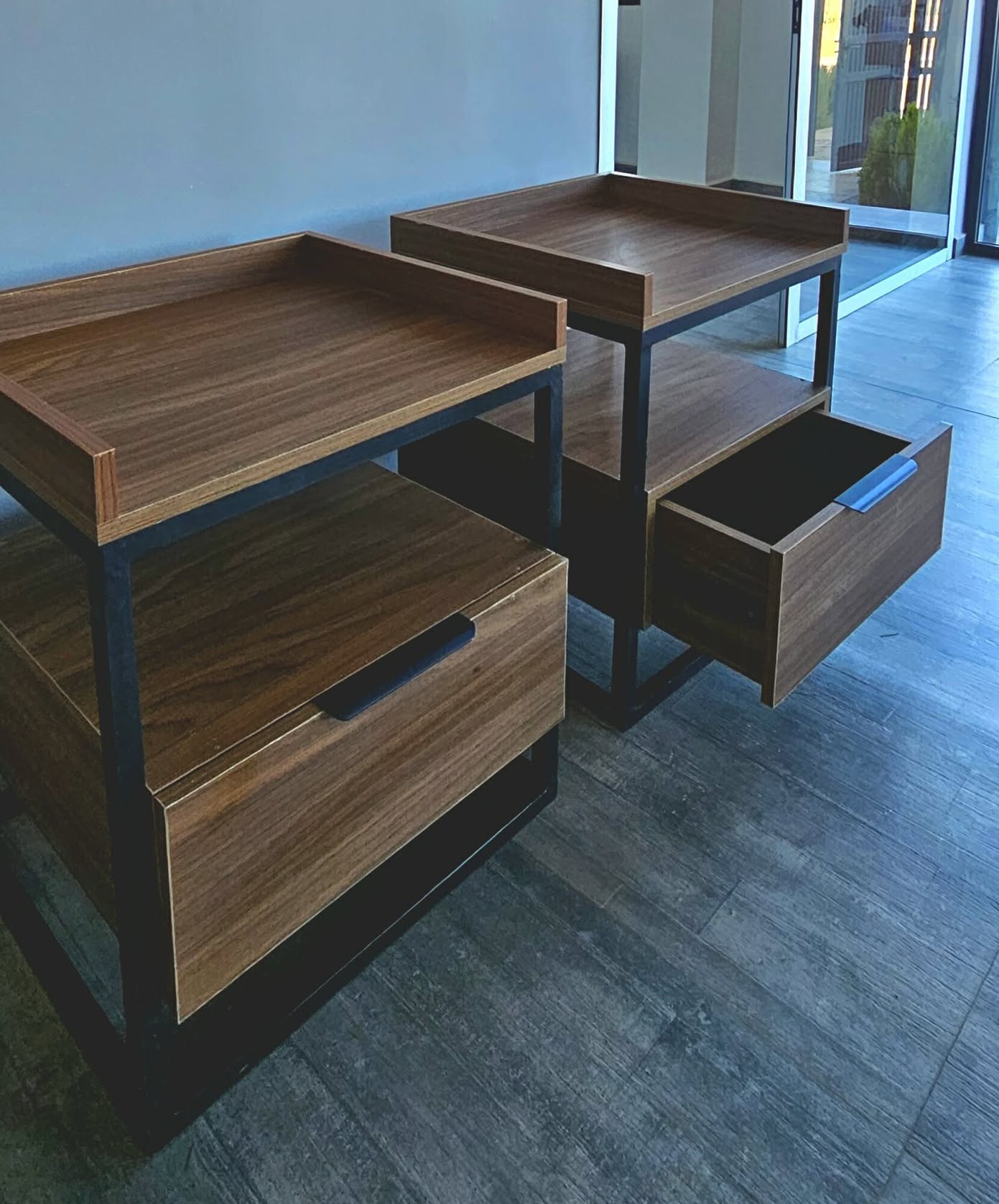 Table de lit moderne avec tiroir – Design pratique et élégant